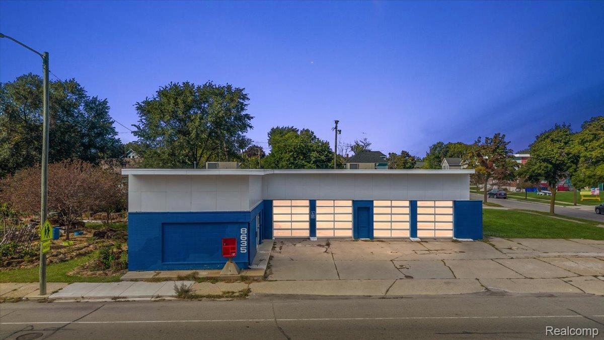 8635 Mack Avenue