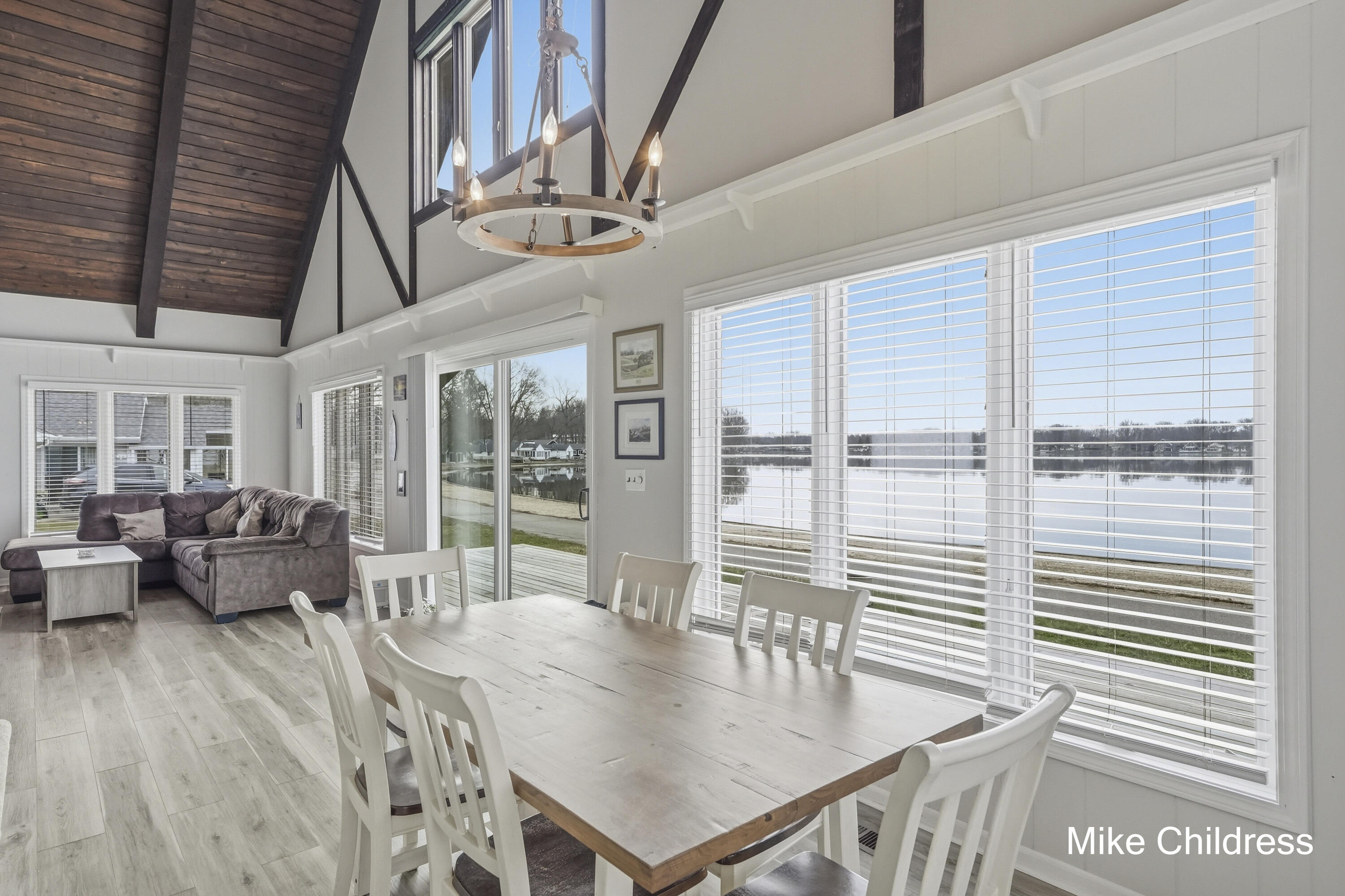 6390 Lakeshore Drive