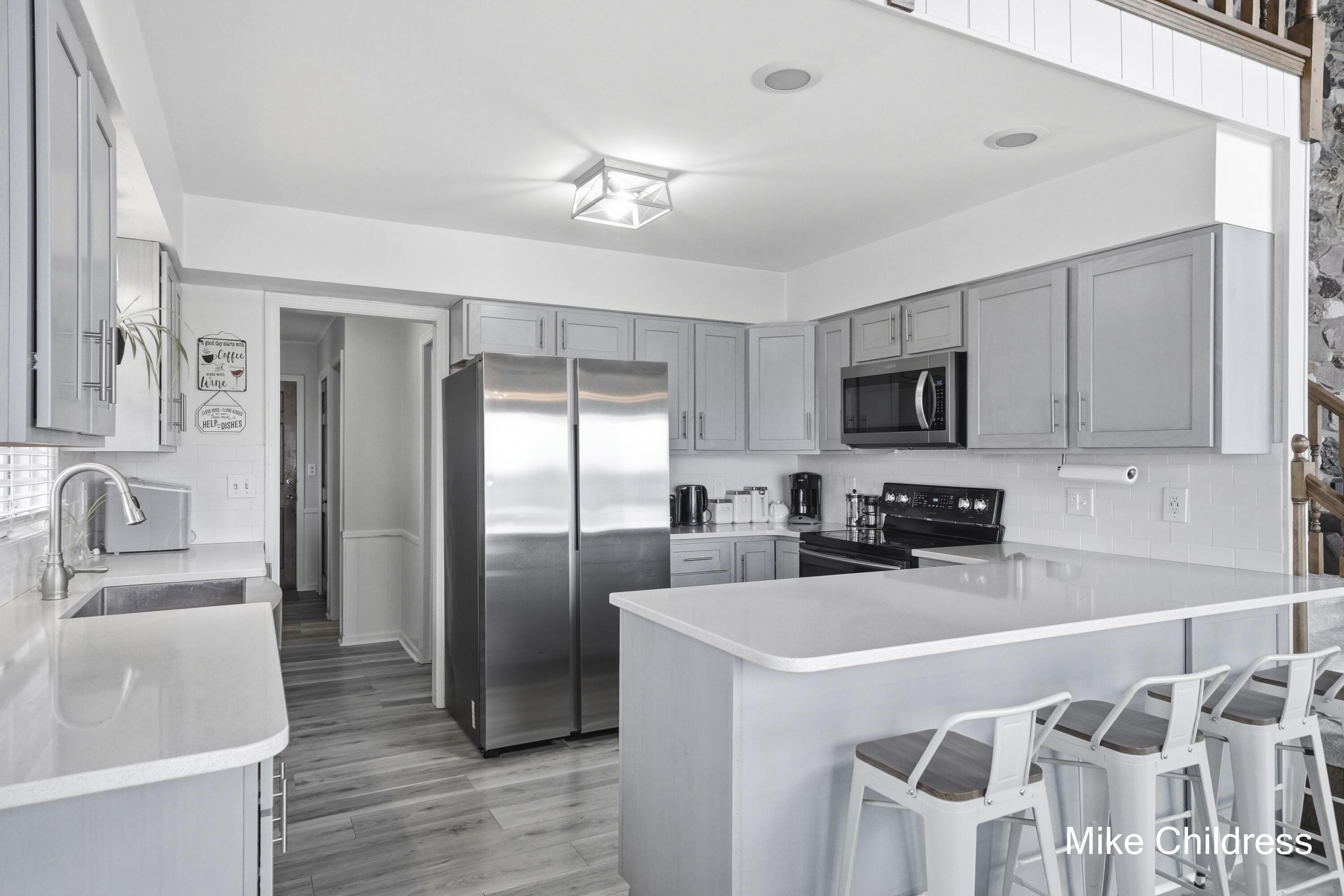 6390 Lakeshore Drive