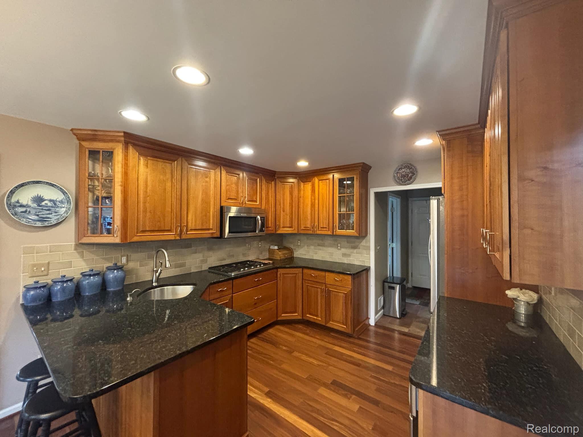 7211 Hewitt Road