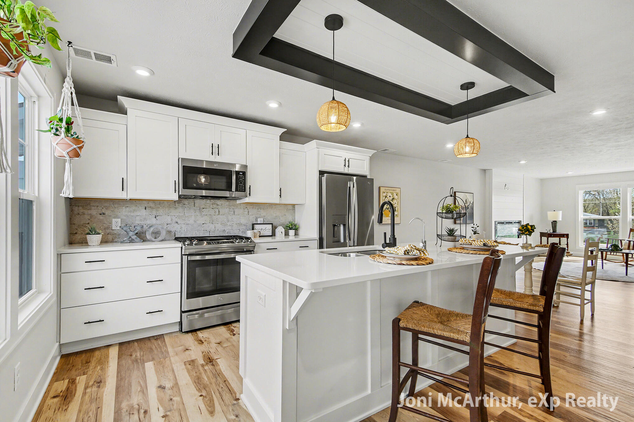 6652 S South Square Lane NE 49