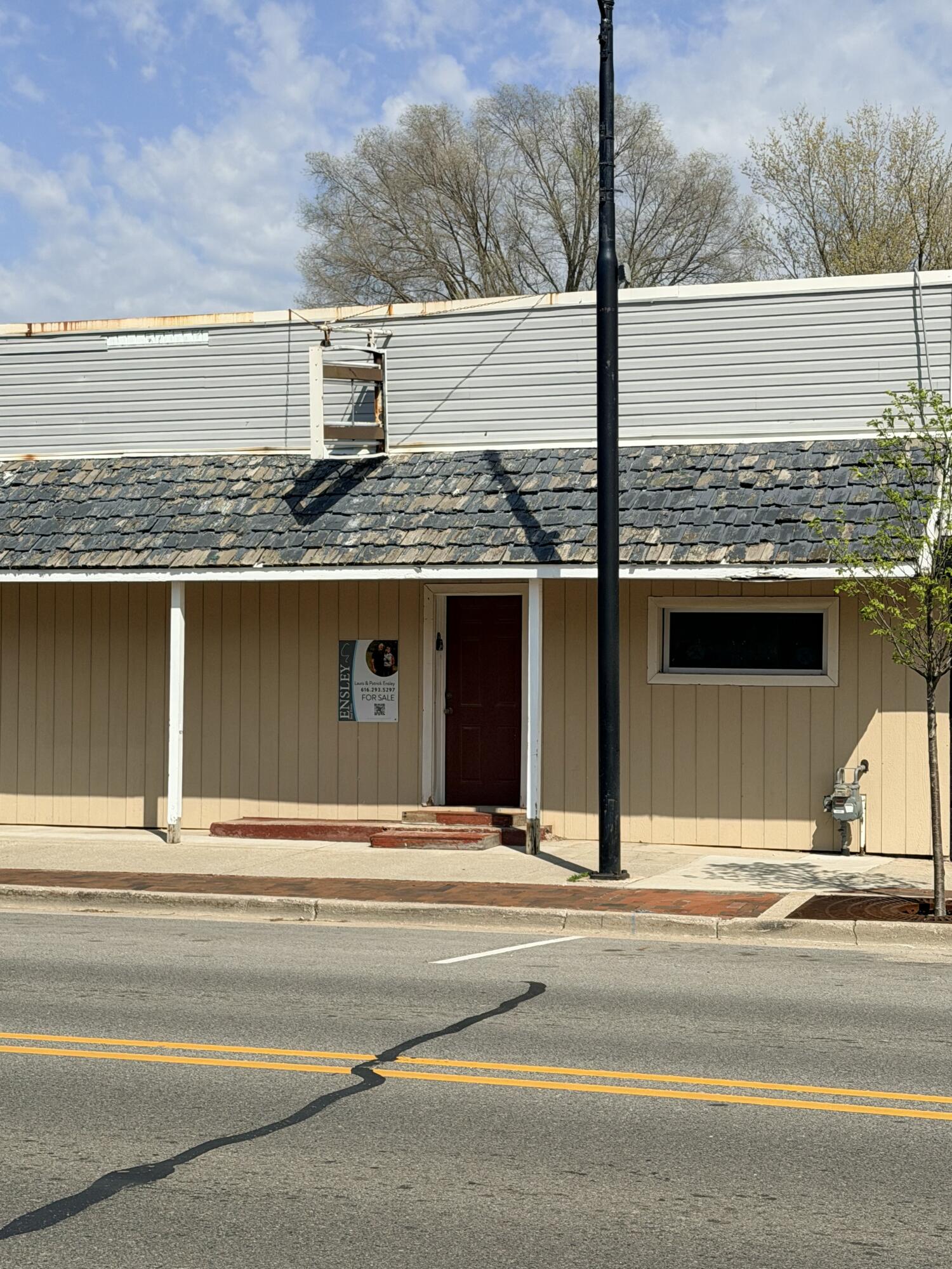 28 S Main NE