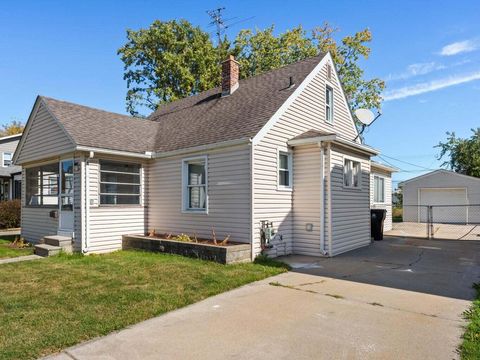 25616 Hoffmeyer Street Roseville City MI 48066