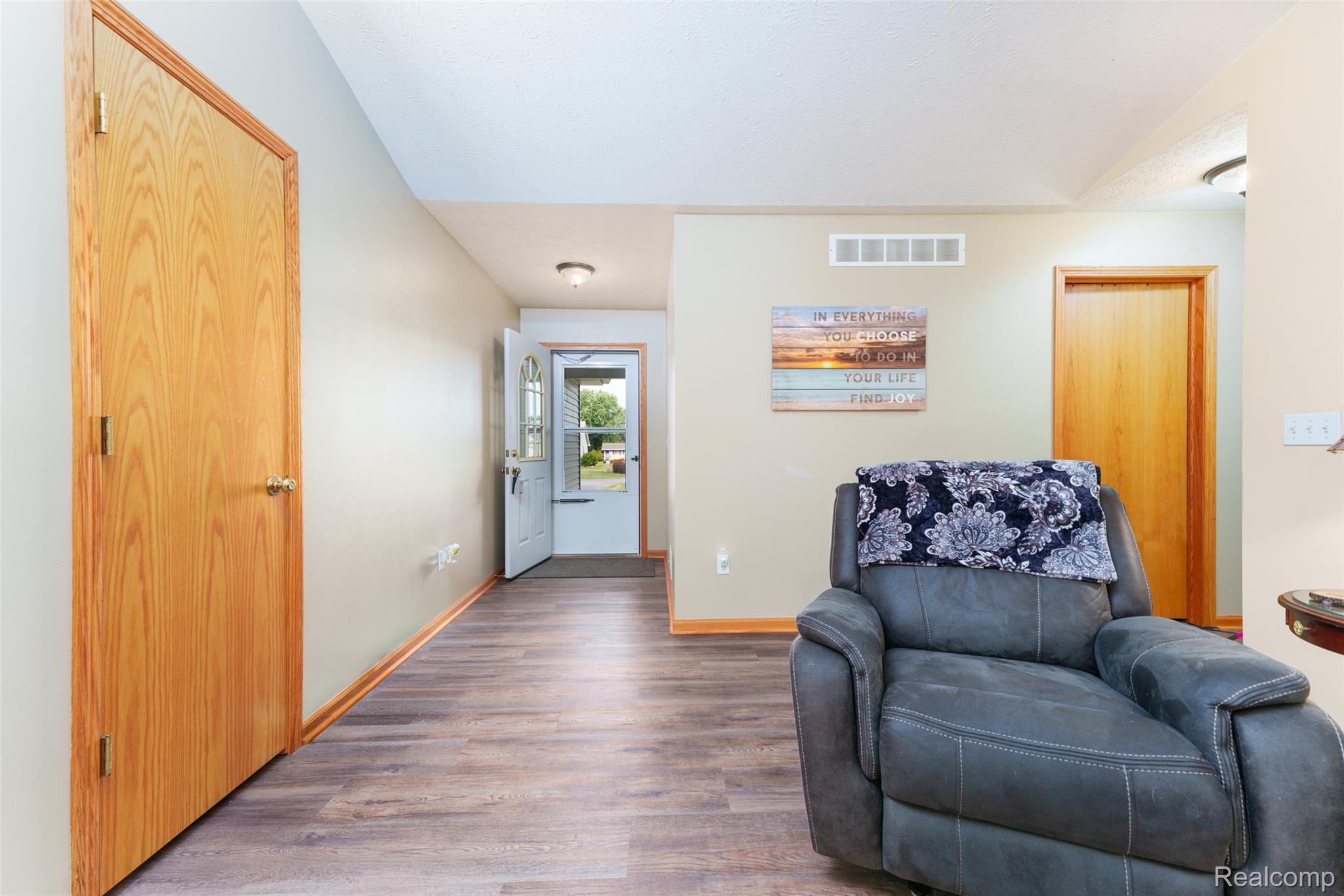 10851 Mackinaw Trail Trail