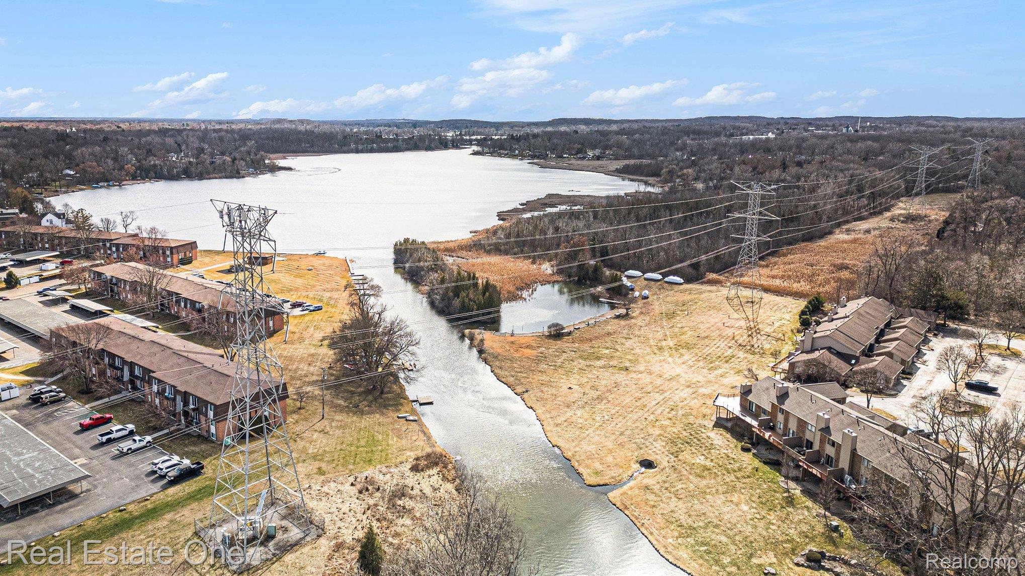 6892 Northcrest Way E