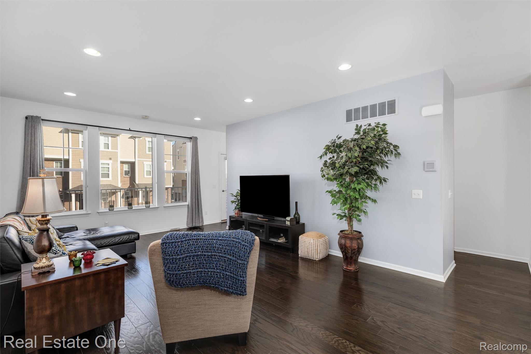 260 Center Boulevard