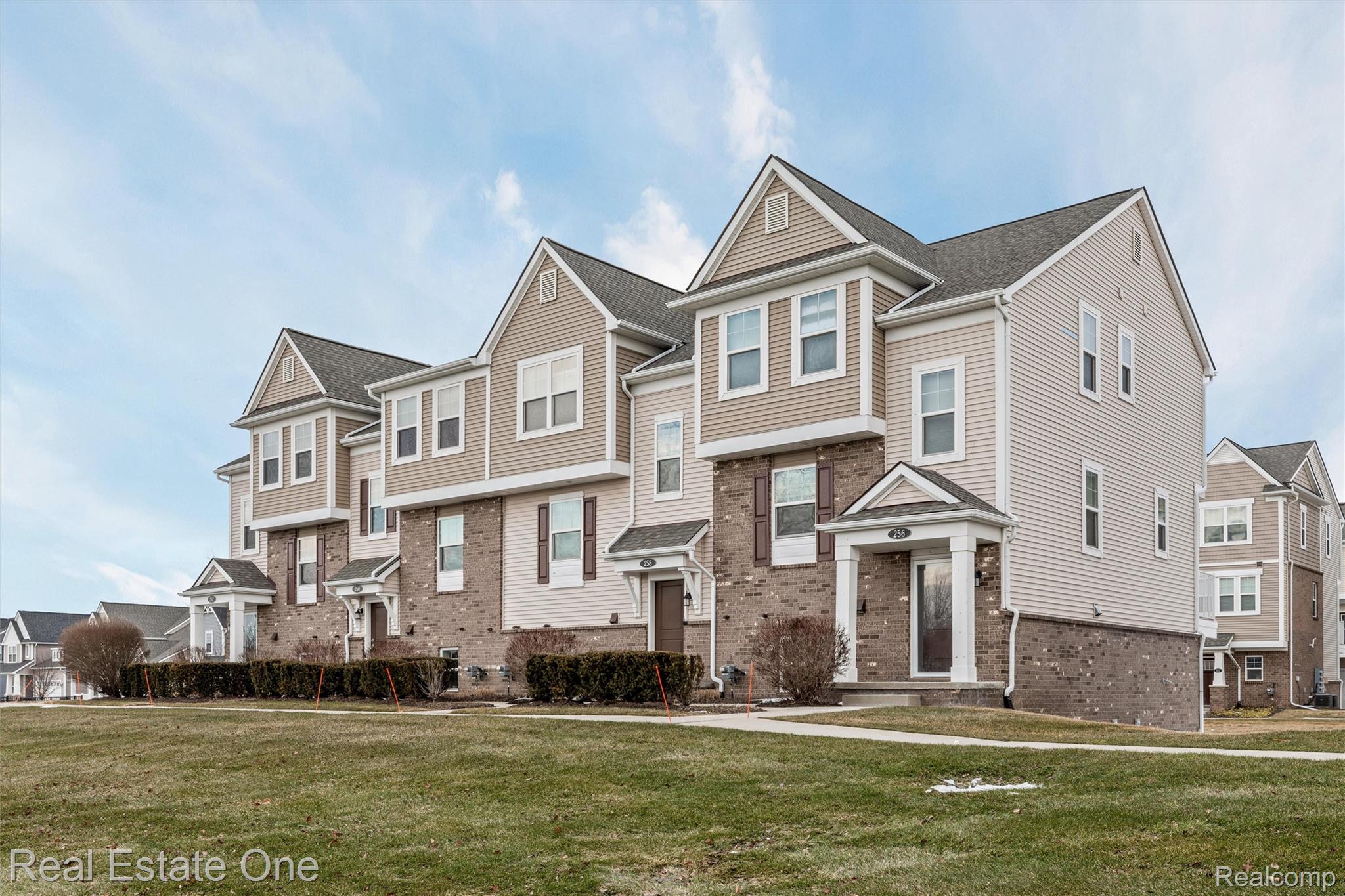 260 Center Boulevard