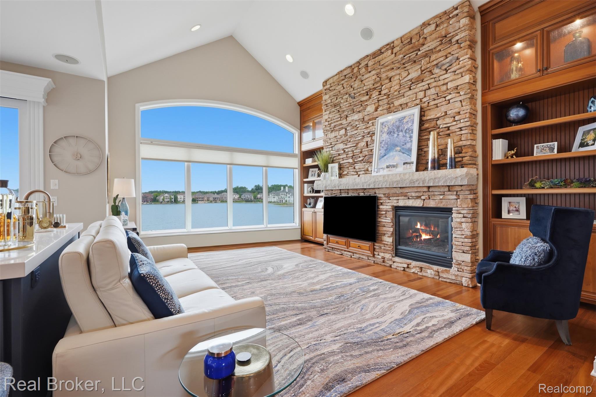 10685 Cliffview Drive