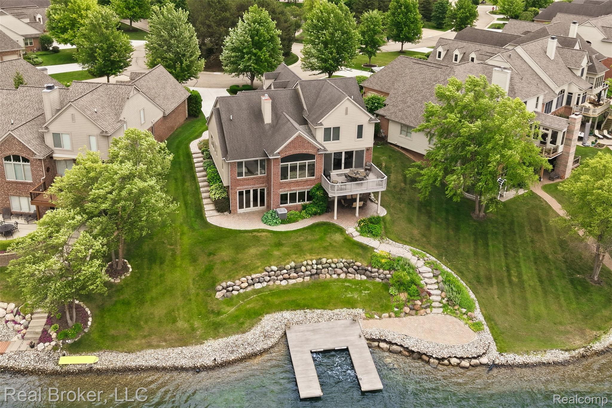 10685 Cliffview Drive