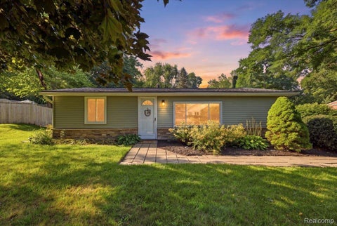 Photo of 9239 Villa Crest Drive, Springfield Charter Township, MI 48346 (MLS # 20261066789)