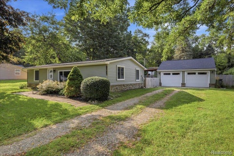Tiny photo for 9239 Villa Crest Drive, Springfield Charter Township, MI 48346 (MLS # 20261066789)