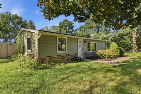 Tiny photo for 9239 Villa Crest Drive, Springfield Charter Township, MI 48346 (MLS # 20261066789)