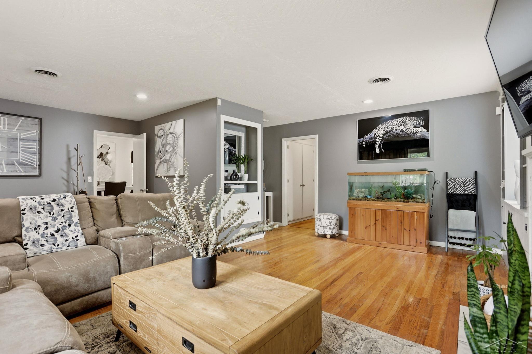 1111 E Washburn Place