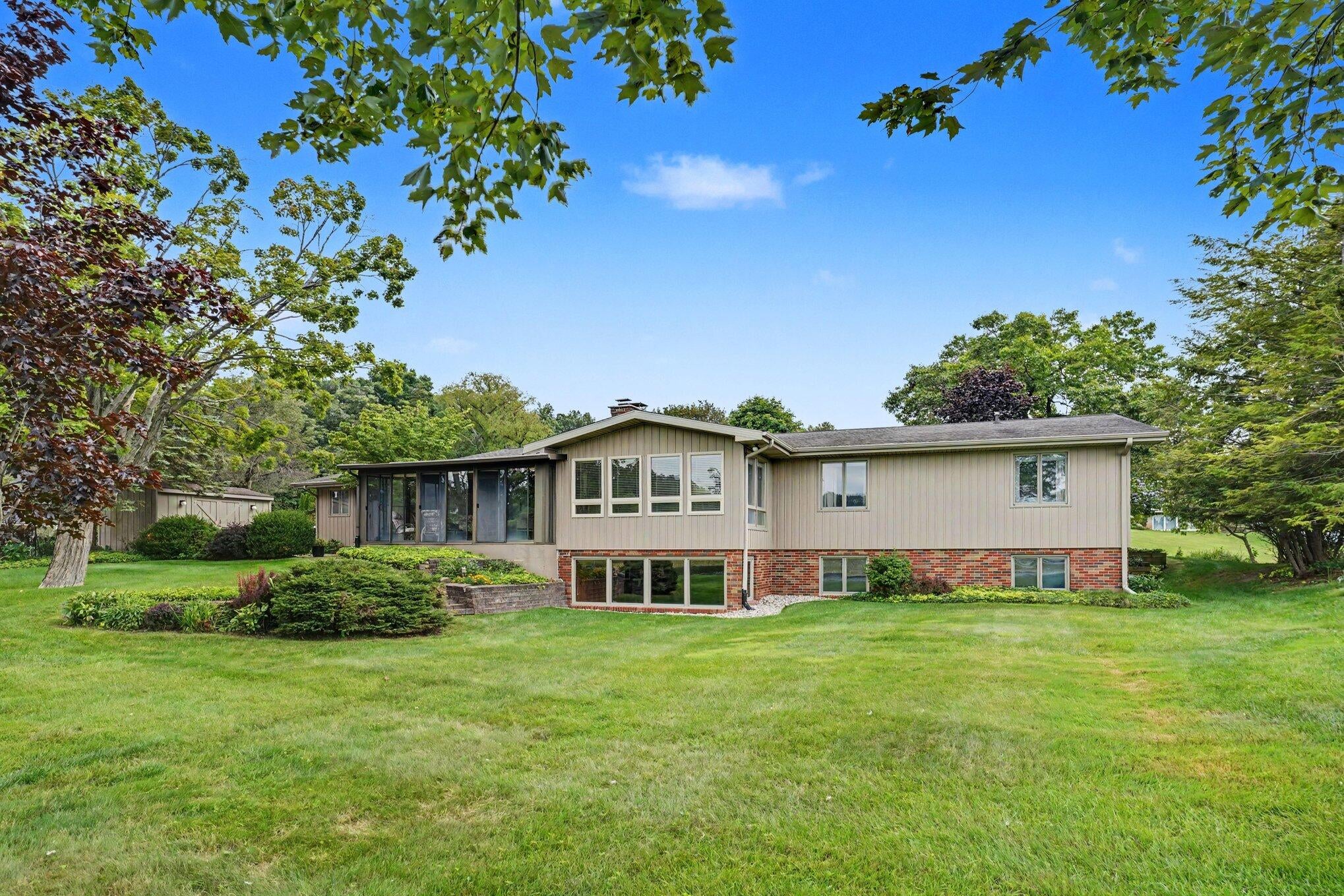 4216 Lake Forest Drive