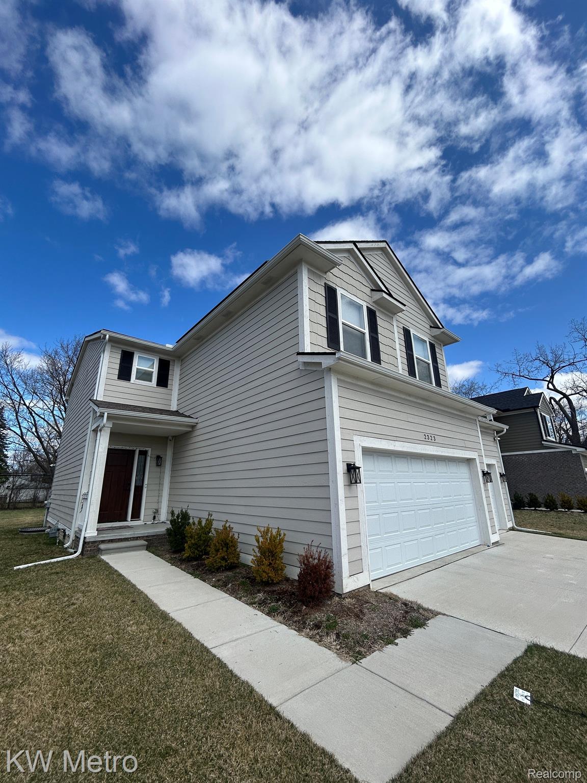 2323 E MAPLE Road