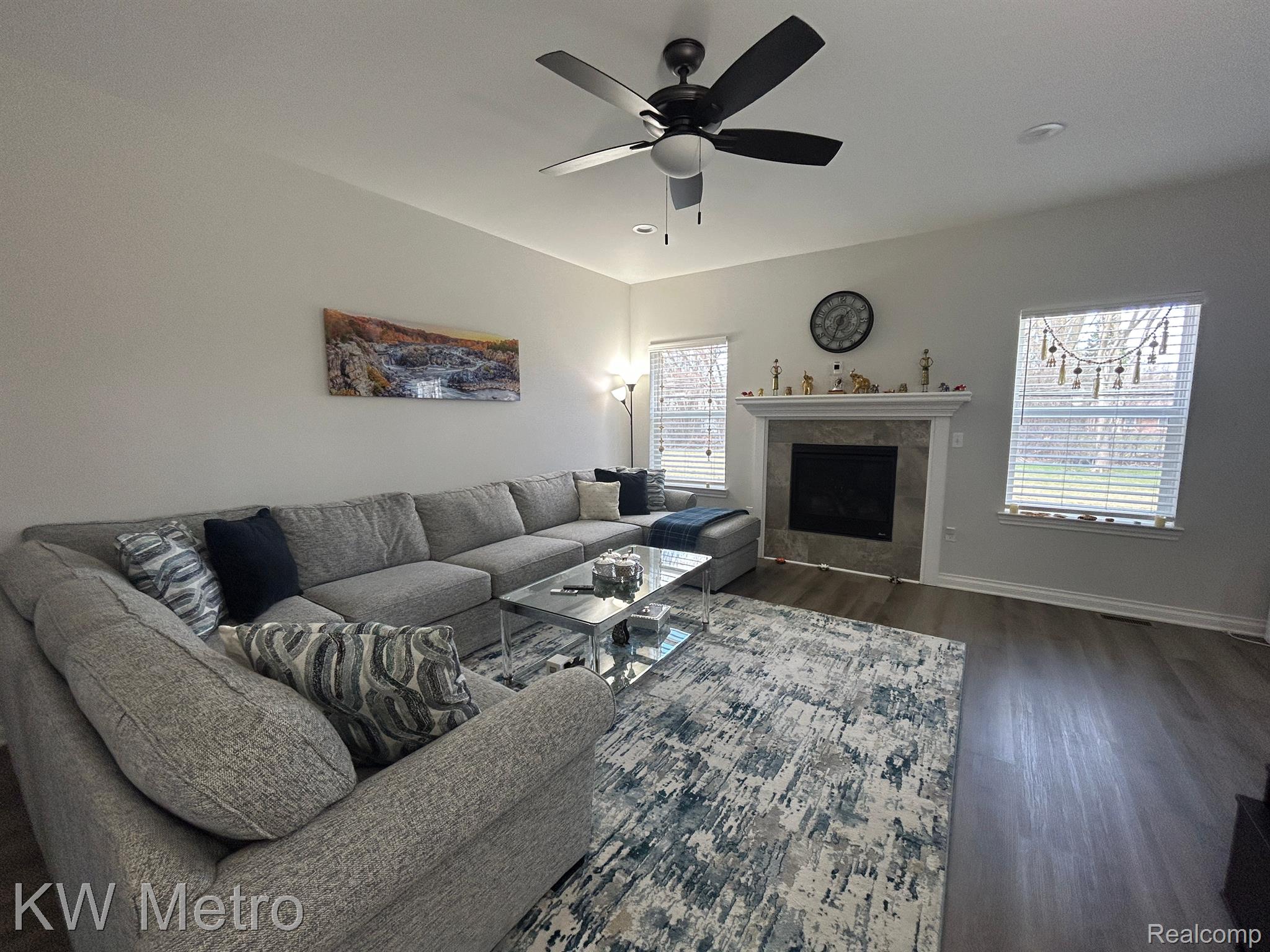 2323 E MAPLE Road