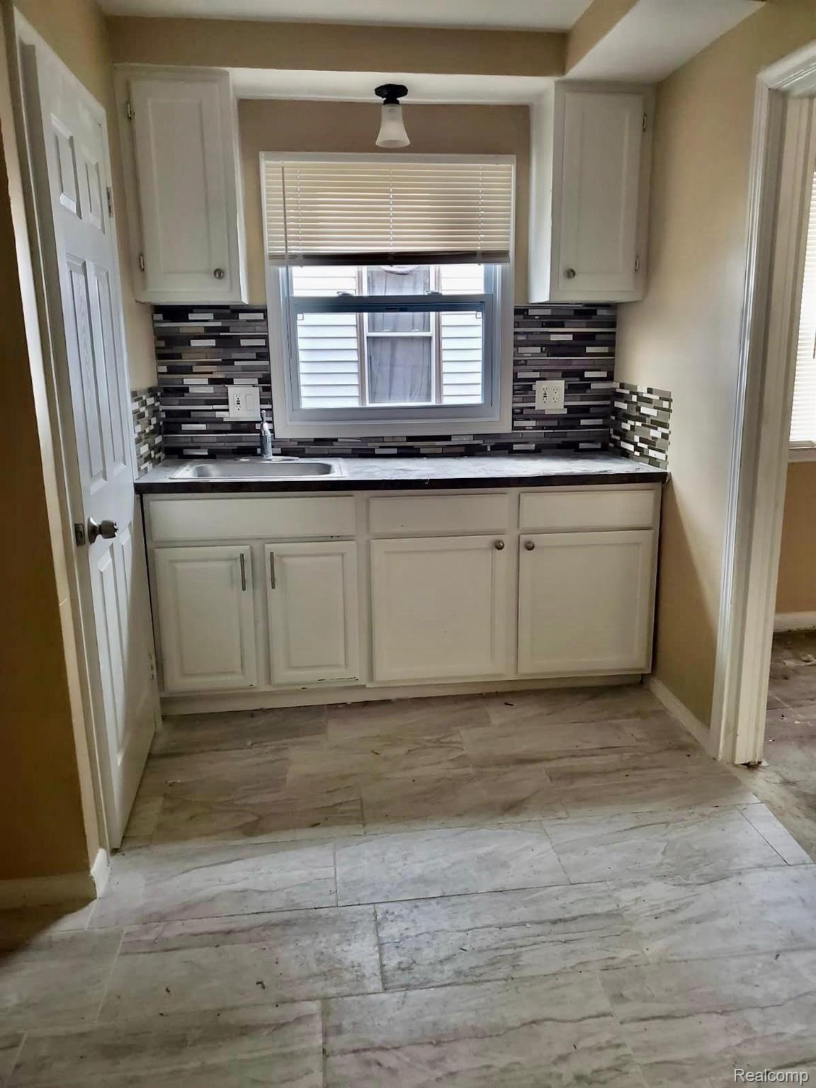 20543 LINDSAY Street