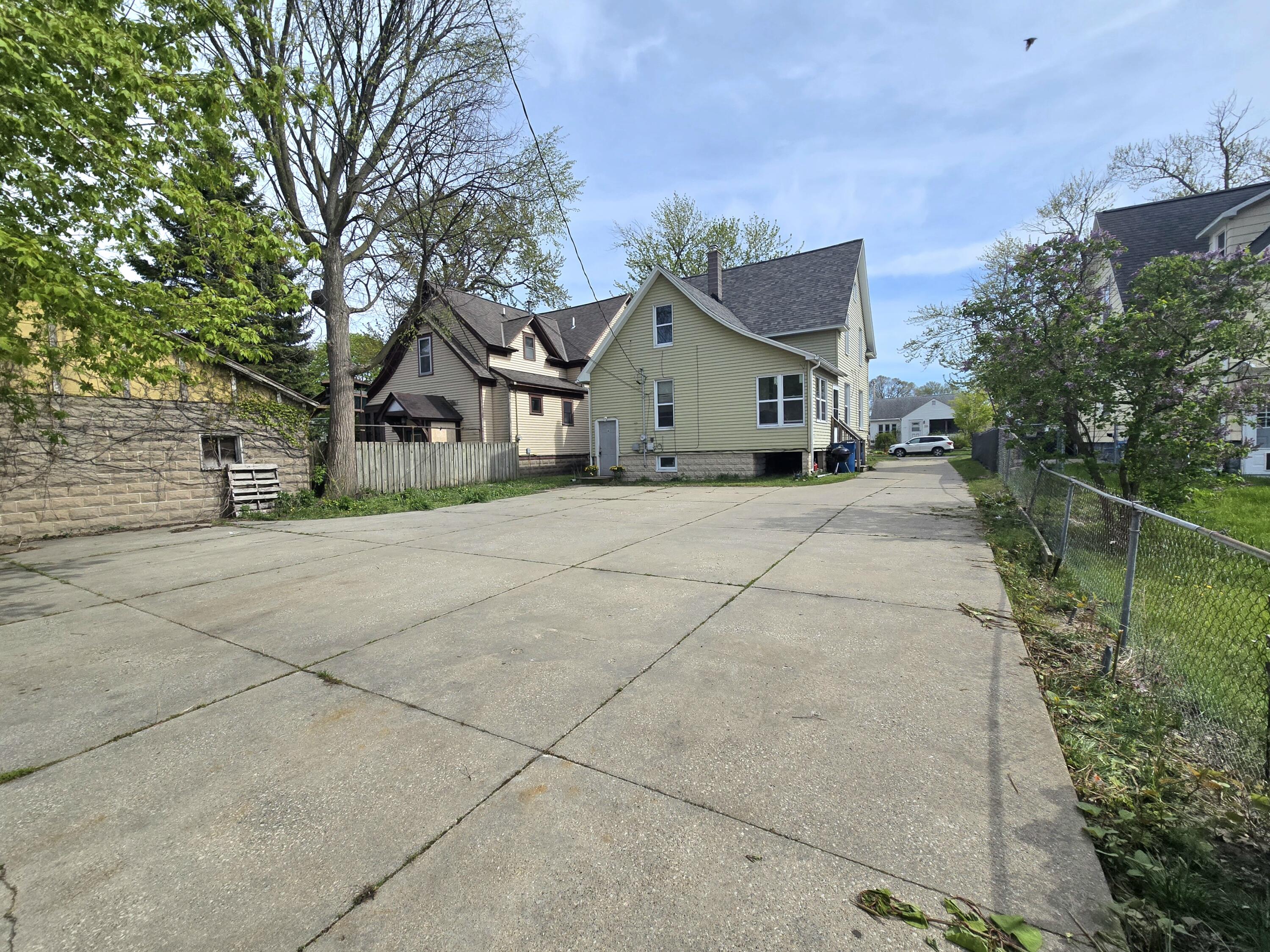 943 Washington Avenue