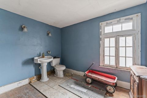 Tiny photo for 880 Algonquin Street, Detroit City, MI 48215 (MLS # 20261010204)