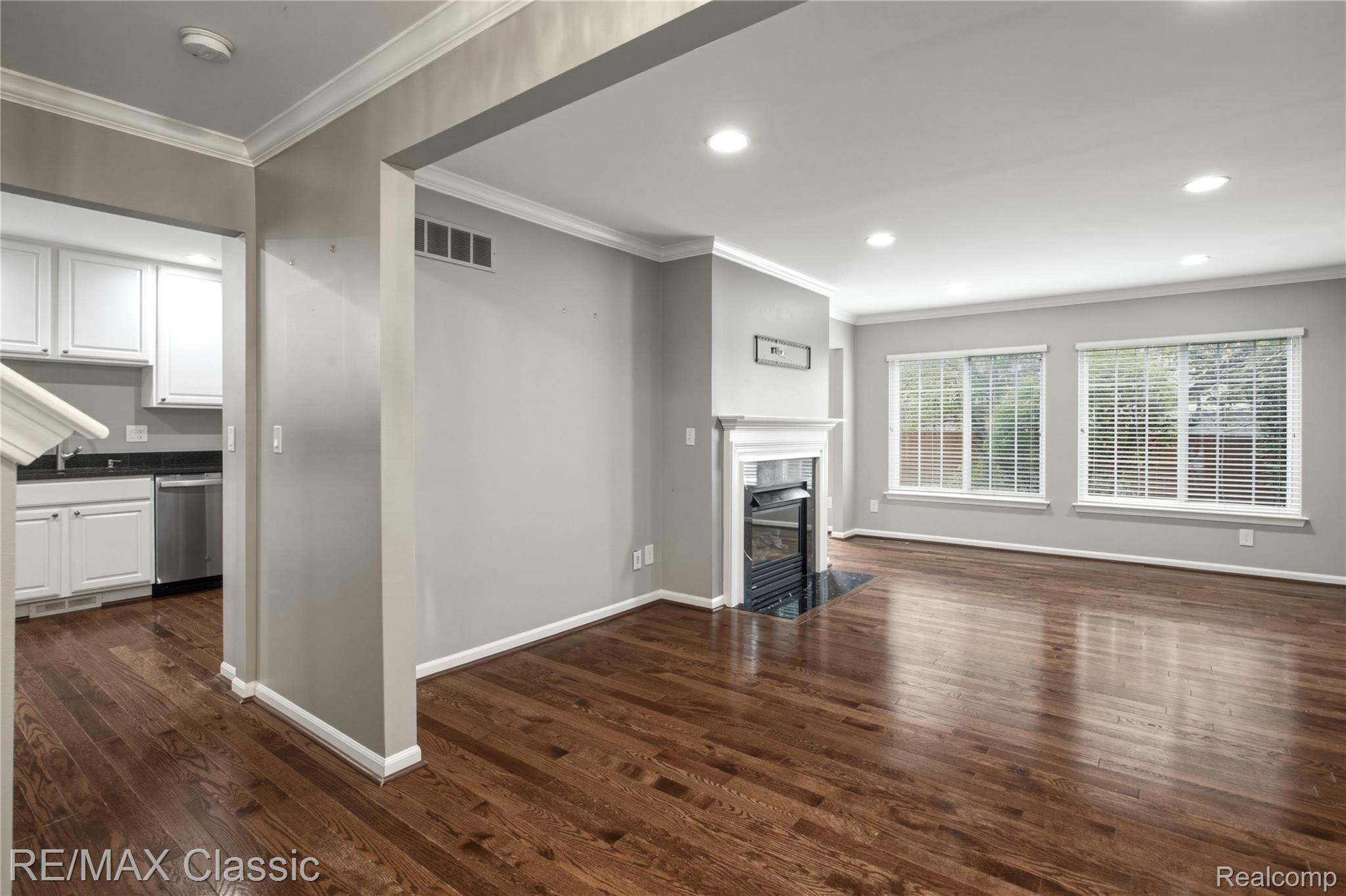 413 N JAMES Circle 67