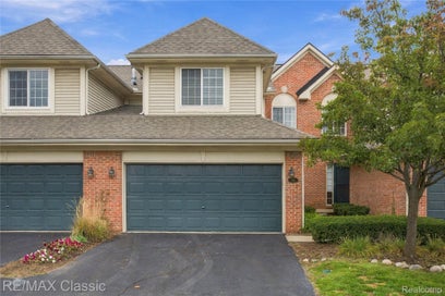 413 N JAMES Circle 67 Royal Oak City MI 48168