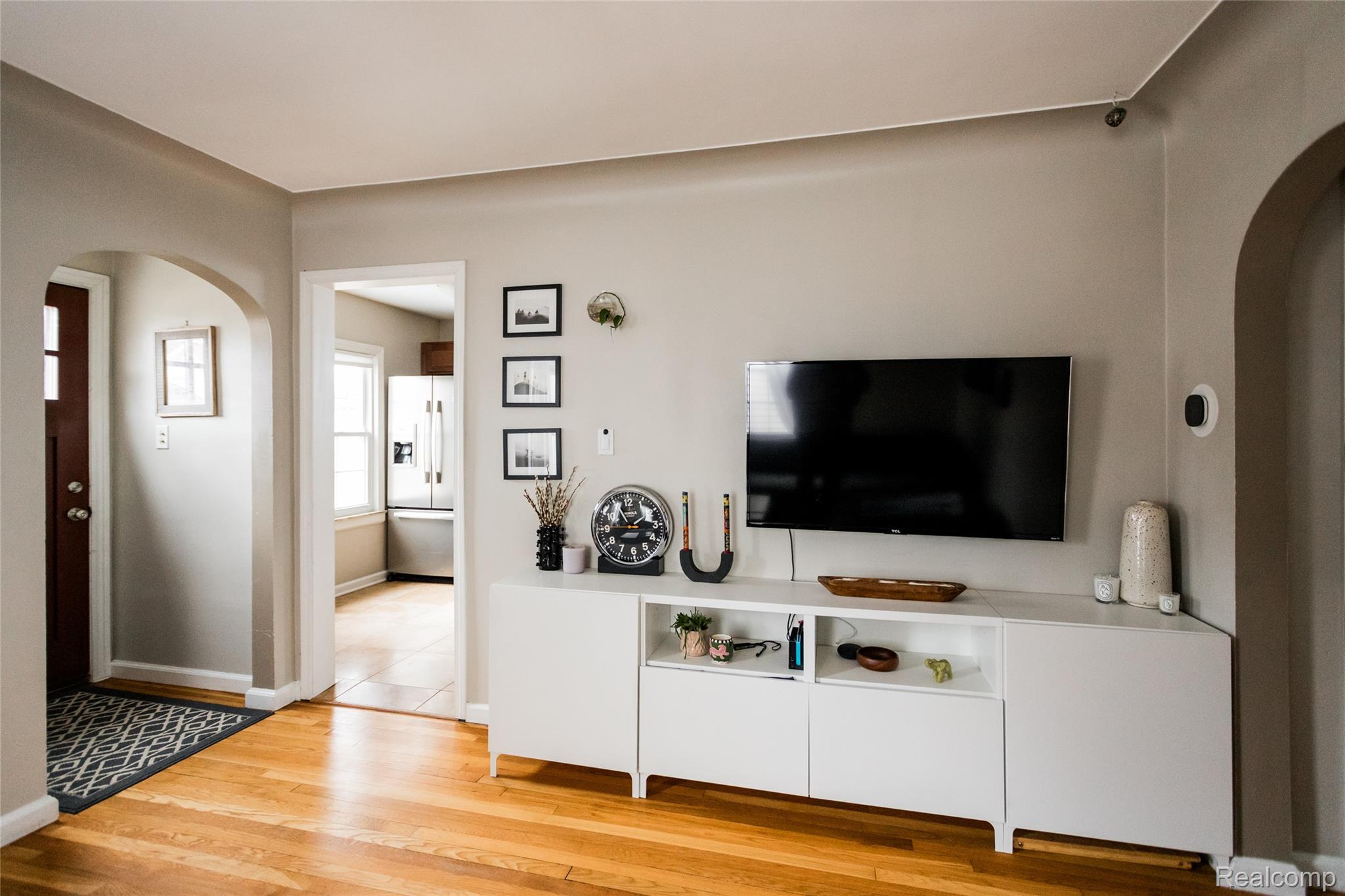 722 S Rembrandt Avenue