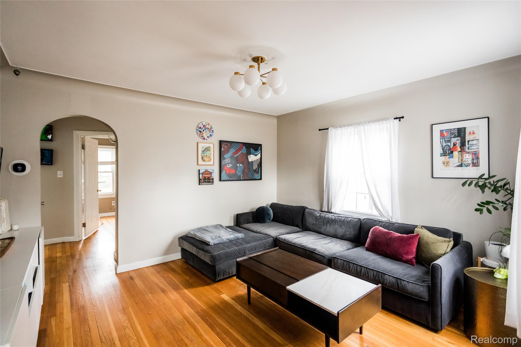 722 S Rembrandt Avenue