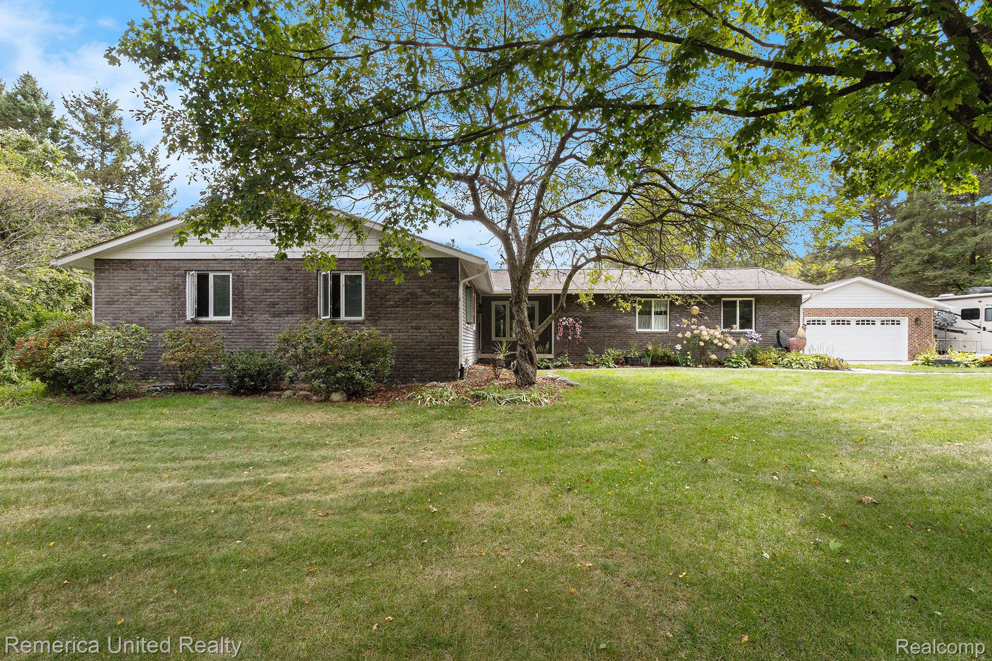 2400 Pinewood Court