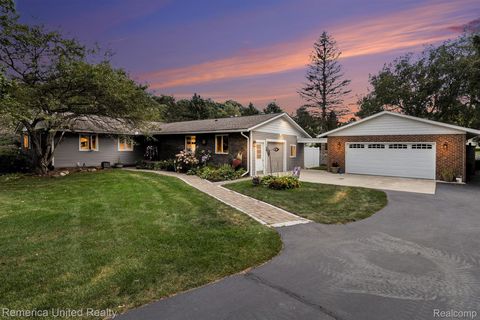 2400 Pinewood Court Milford Charter Township MI 48381