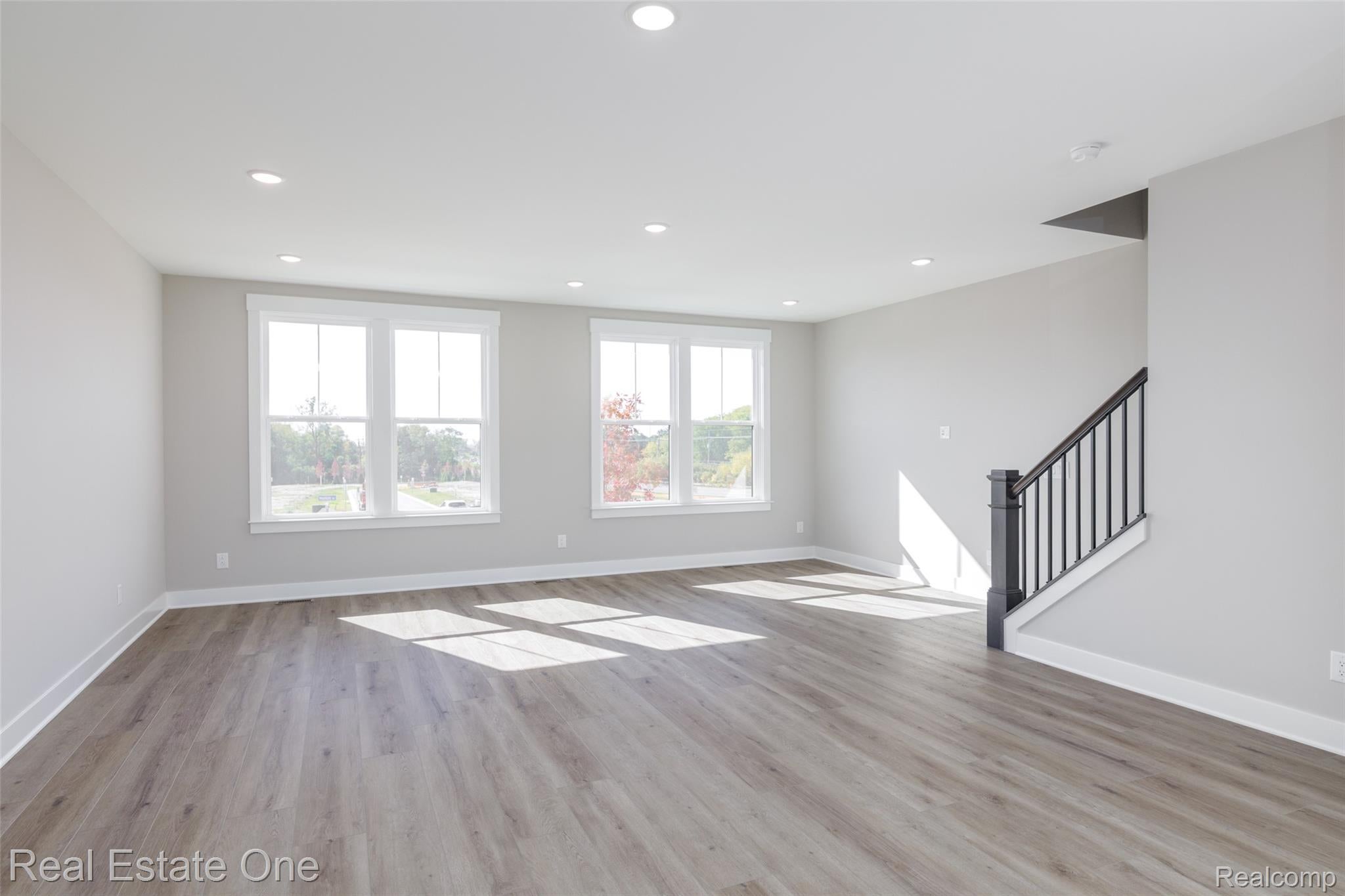 44070 Oakmont Drive