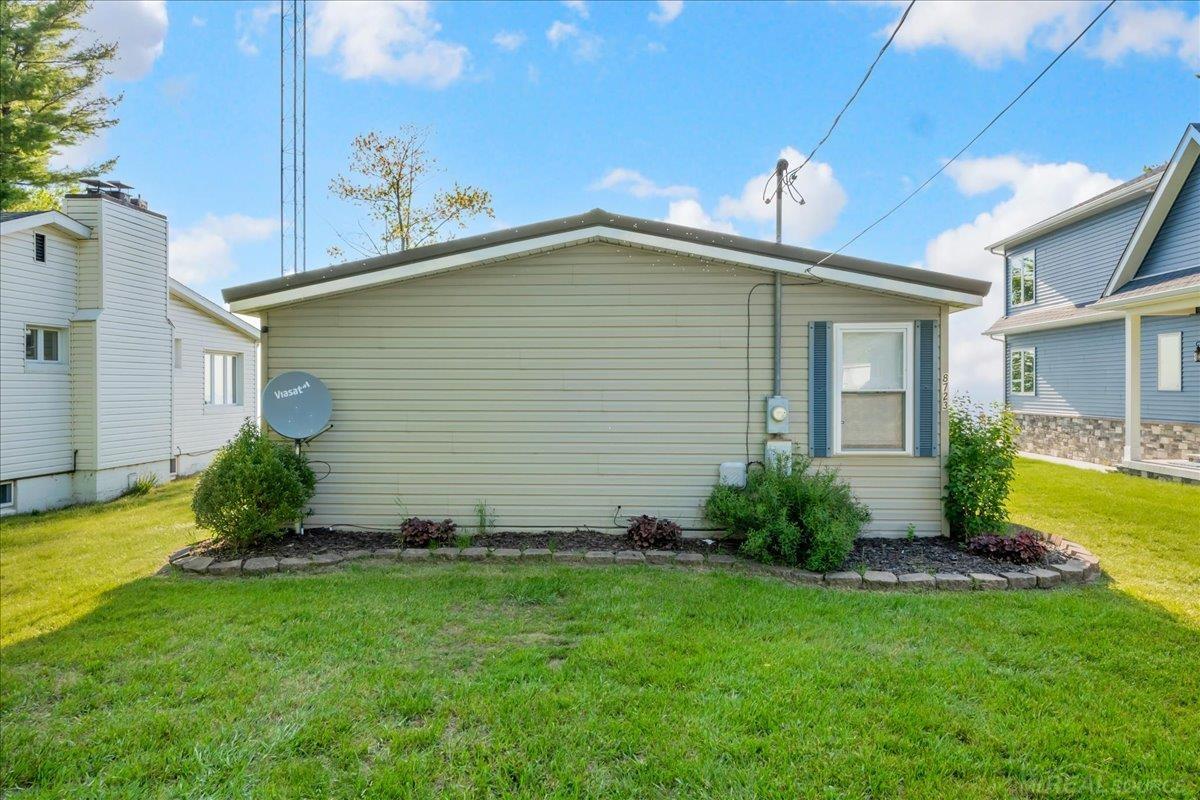 8723 Lakeshore Road