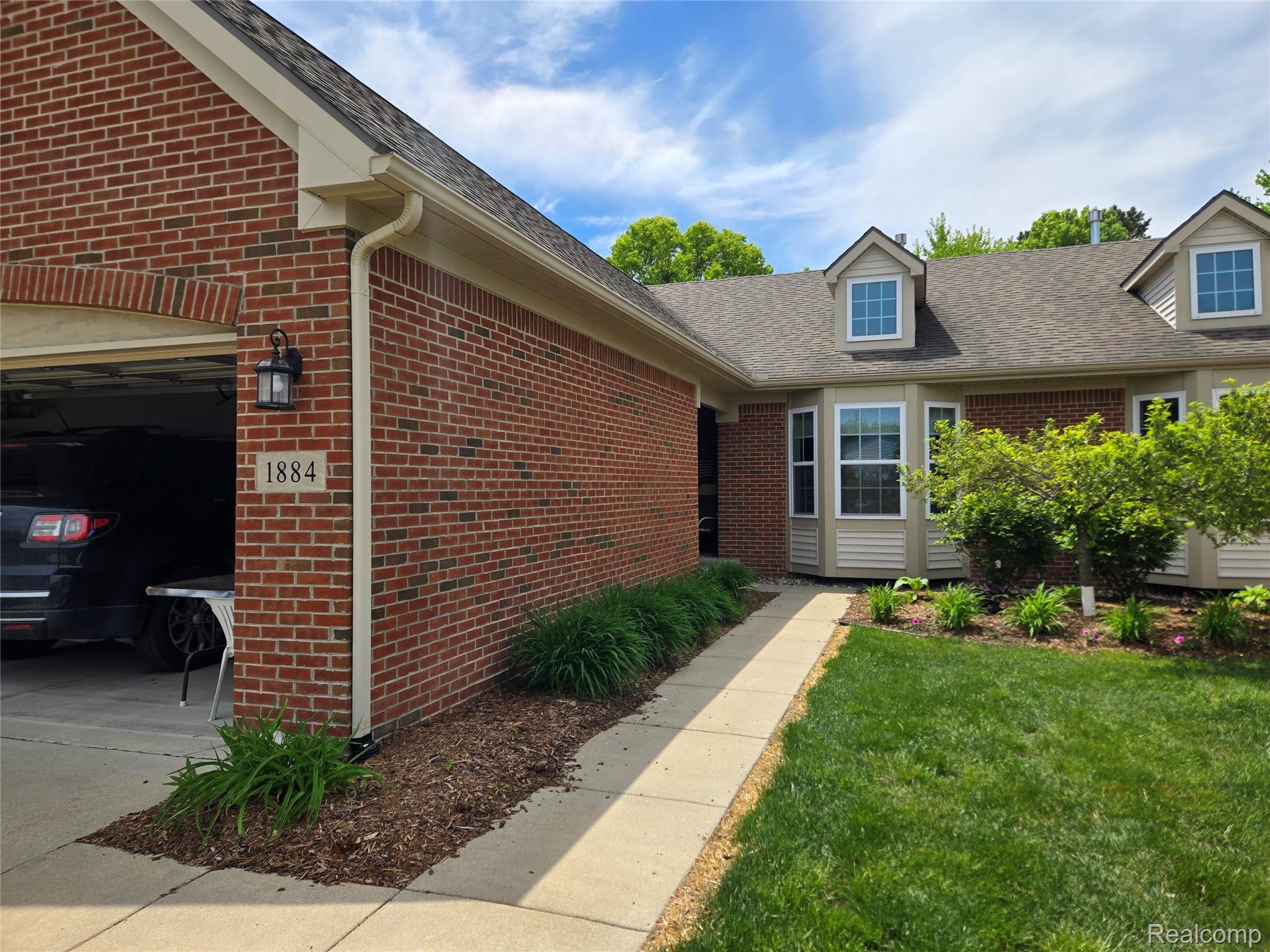 1884 Egret Pointe