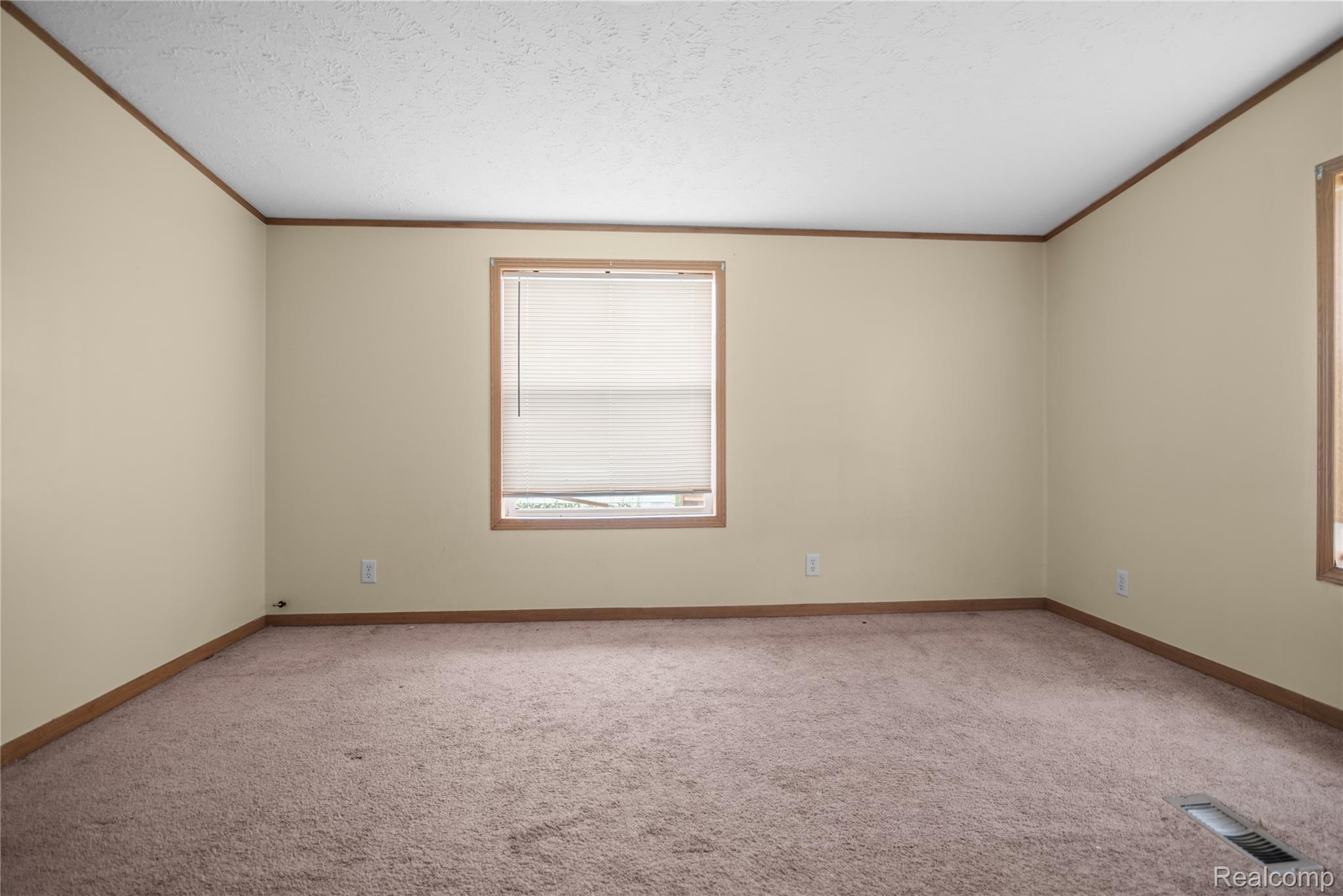 Oxford Charter Township, Michigan 48371, United States, 4 Bedrooms Bedrooms, ,2 BathroomsBathrooms,Residential,Active,196851