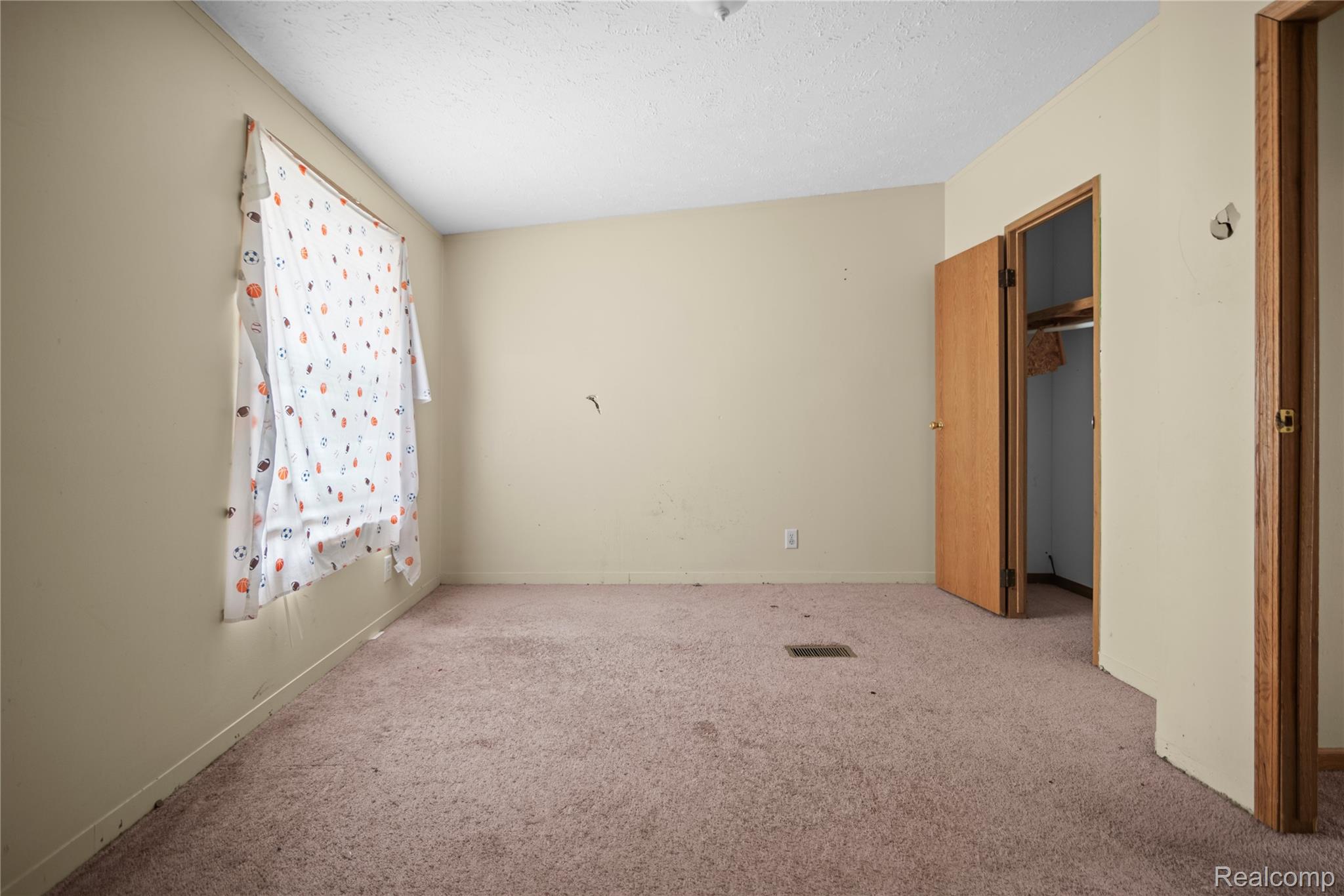 Oxford Charter Township, Michigan 48371, United States, 4 Bedrooms Bedrooms, ,2 BathroomsBathrooms,Residential,Active,196851