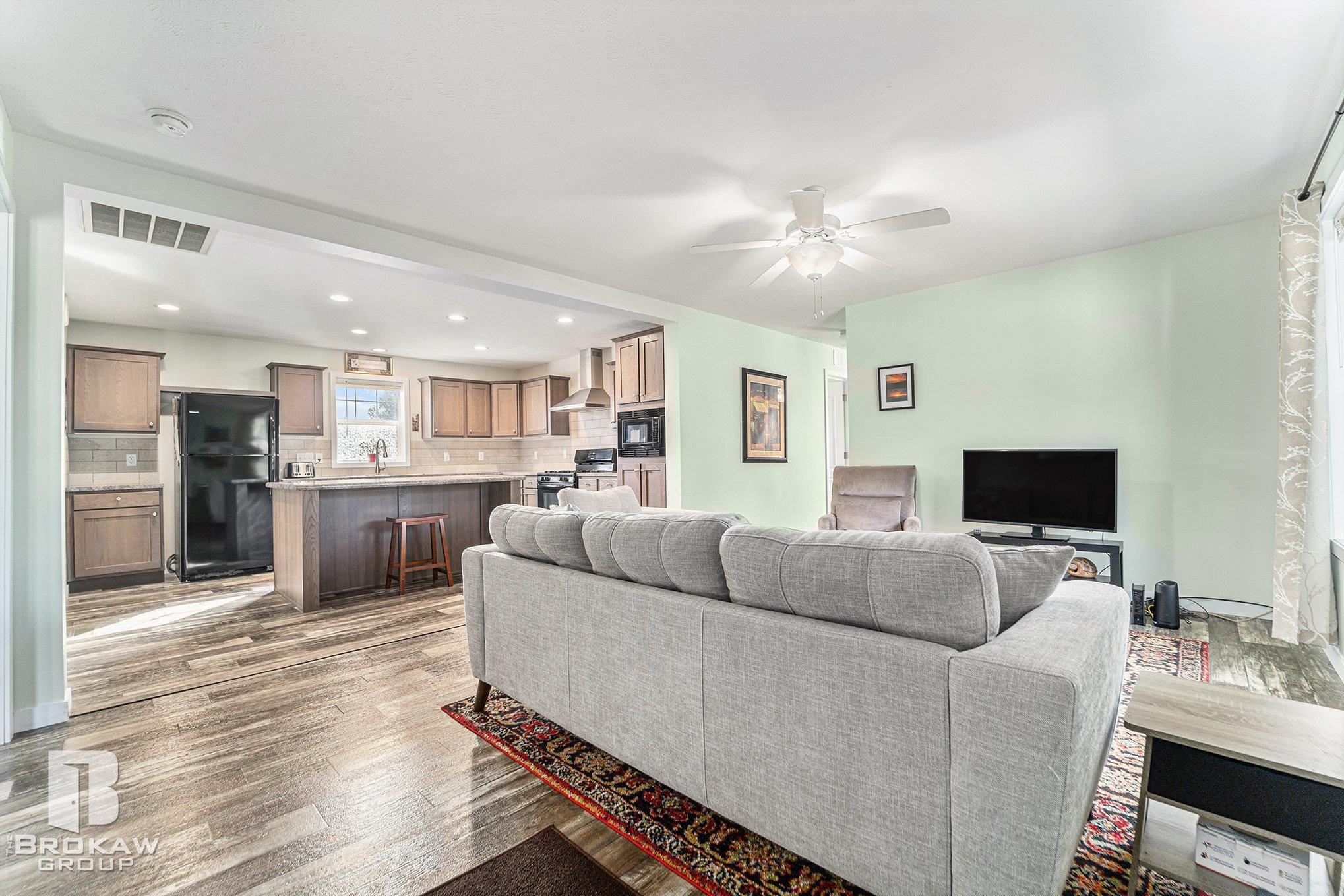 4649 Butternut Street