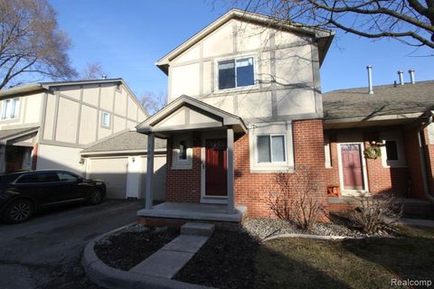 109 WALNUT Boulevard Rochester City MI 48307