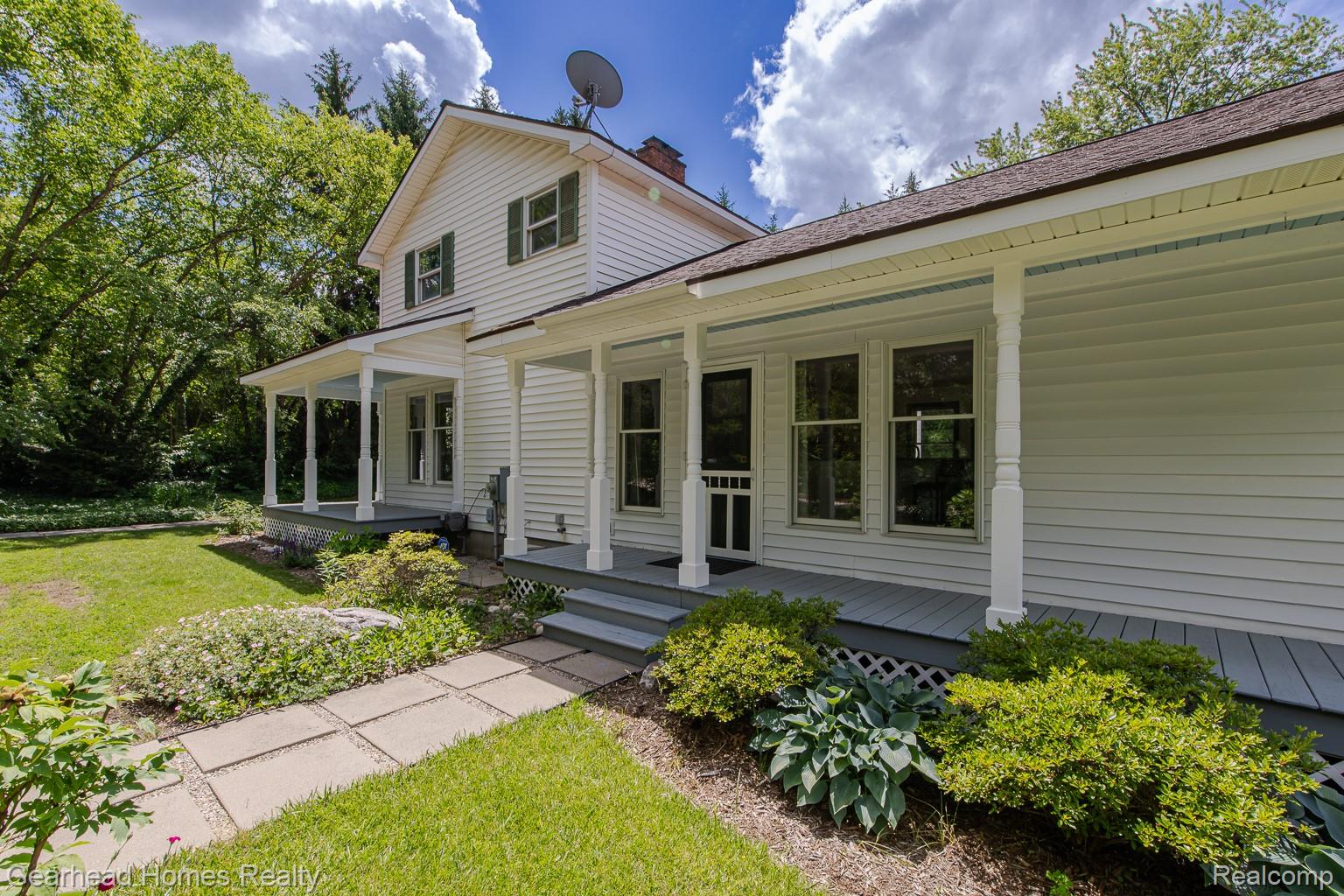 6296 Elizabeth Lake Road