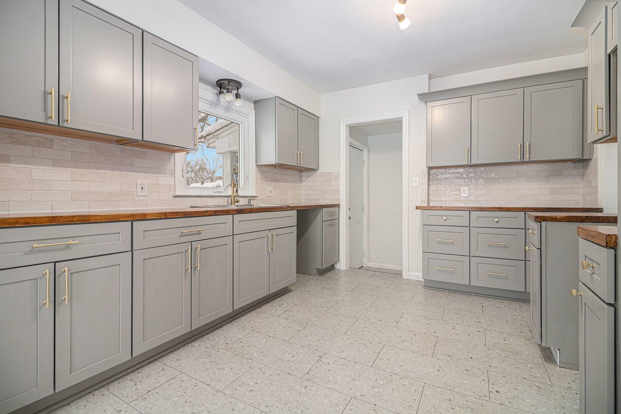 1643 Burlingame Avenue SW