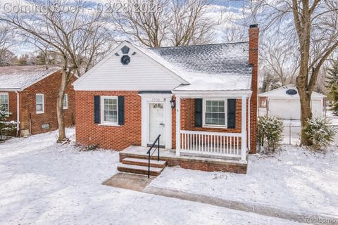 23560 Wellington Avenue Warren City MI 48089