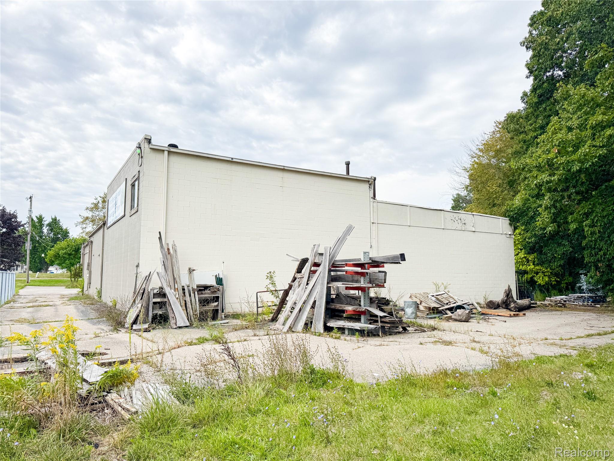16745 Dixie Highway