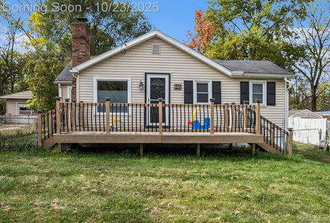 845 N East Street Fenton City MI 48430