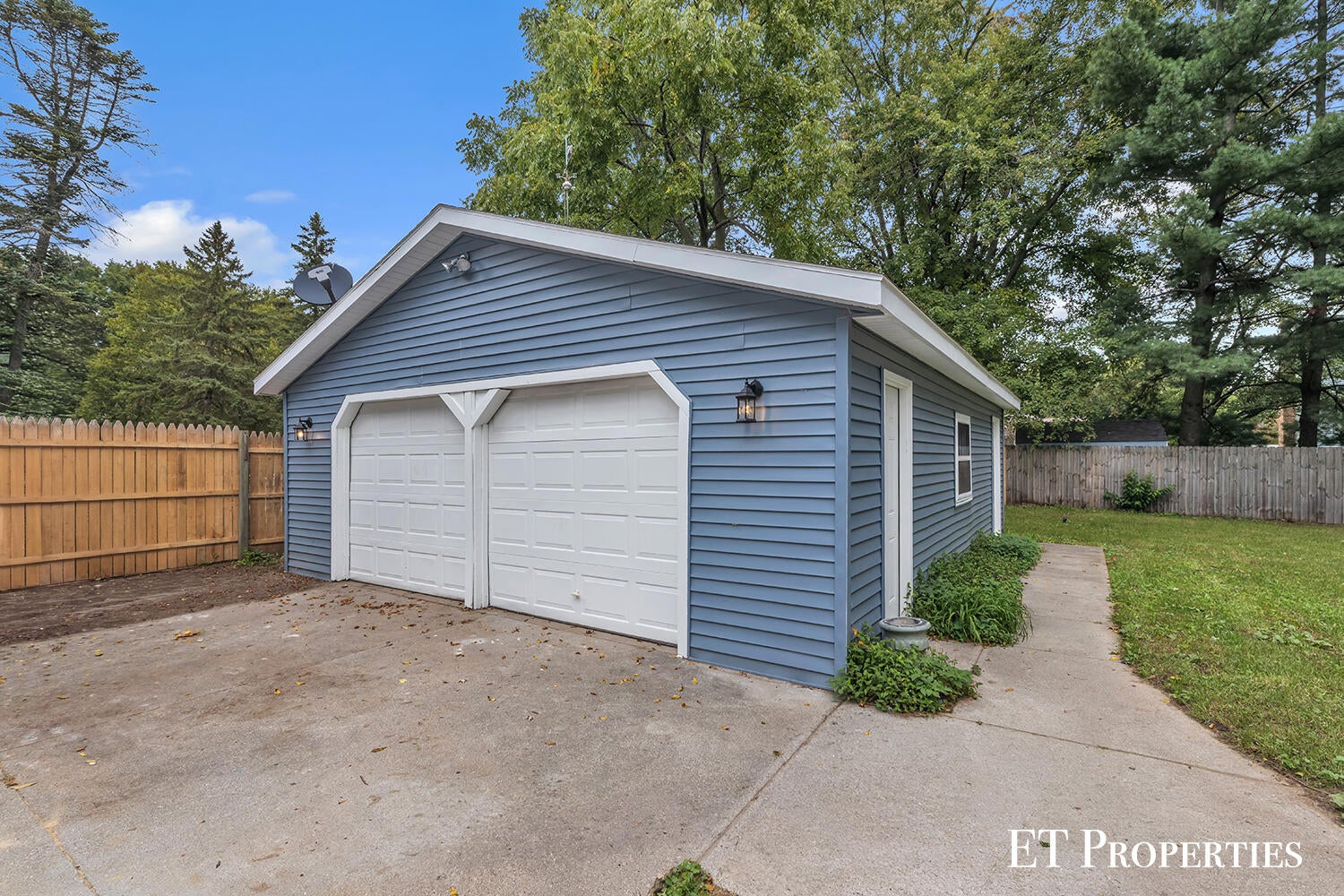 3962 Ivanrest Avenue SW
