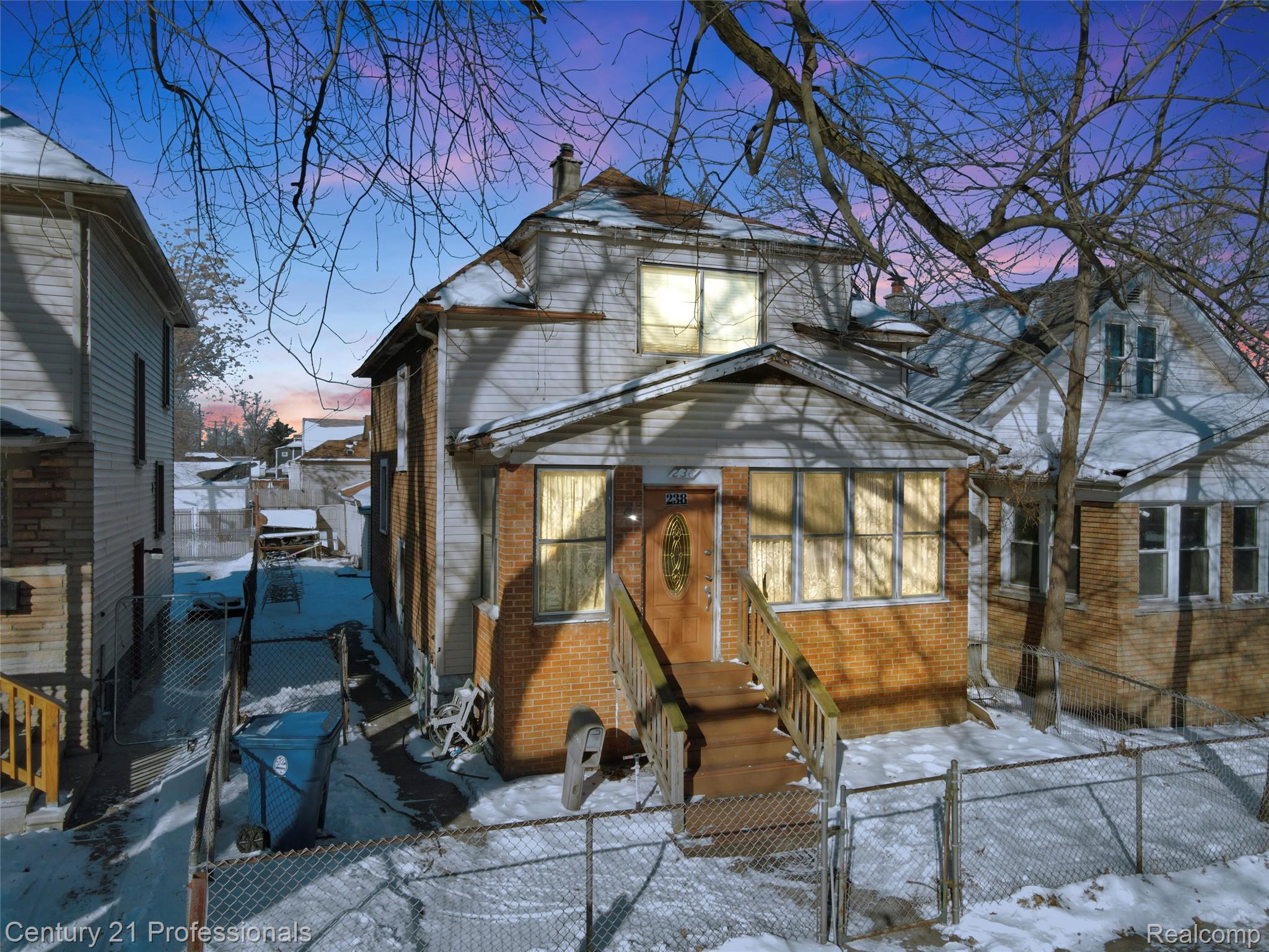 238 Richter St Street