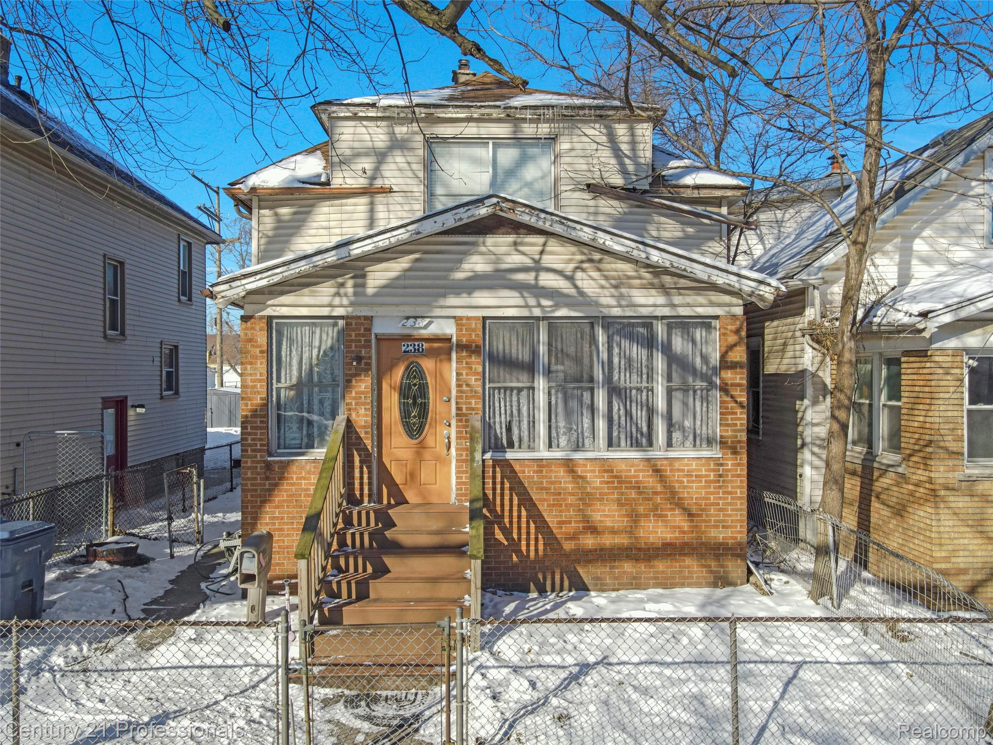 238 Richter St Street