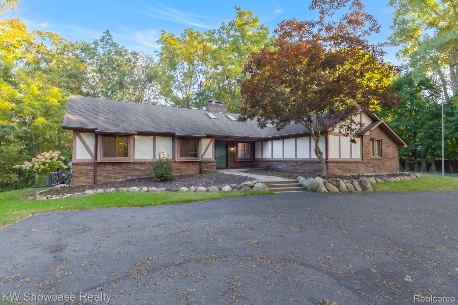6138 Sundance Trail