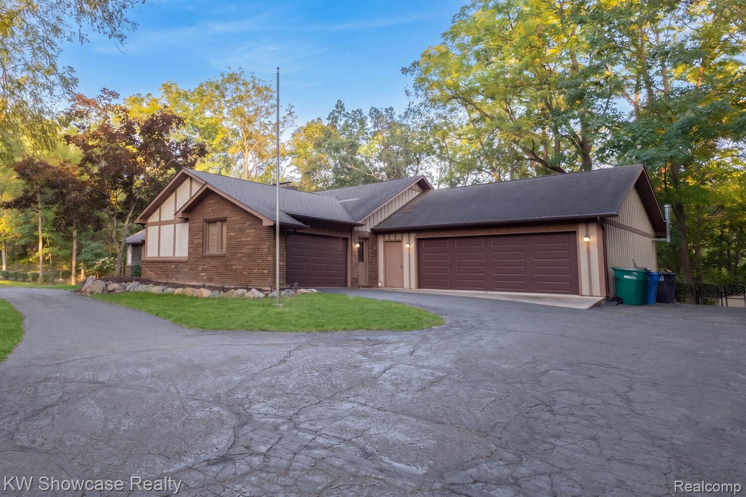 6138 Sundance Trail