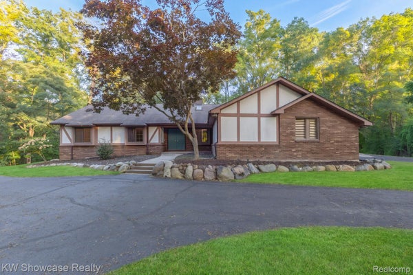6138 SUNDANCE TRL, BRIGHTON, MI 48116 - Image 96f60d56c4be0da37ec1fa28d2e22db4/4109007392