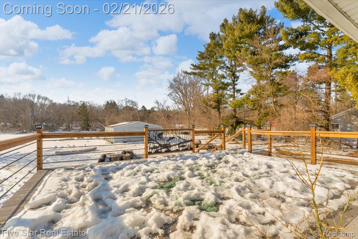 911 S Duck Lake Road