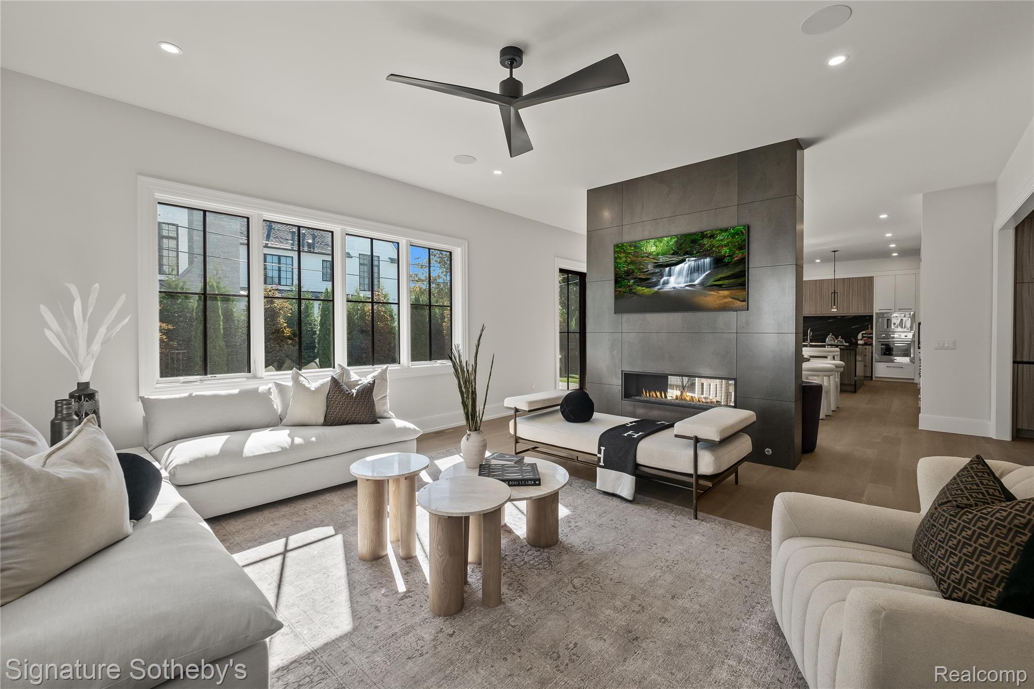 1120 Lyonhurst Street