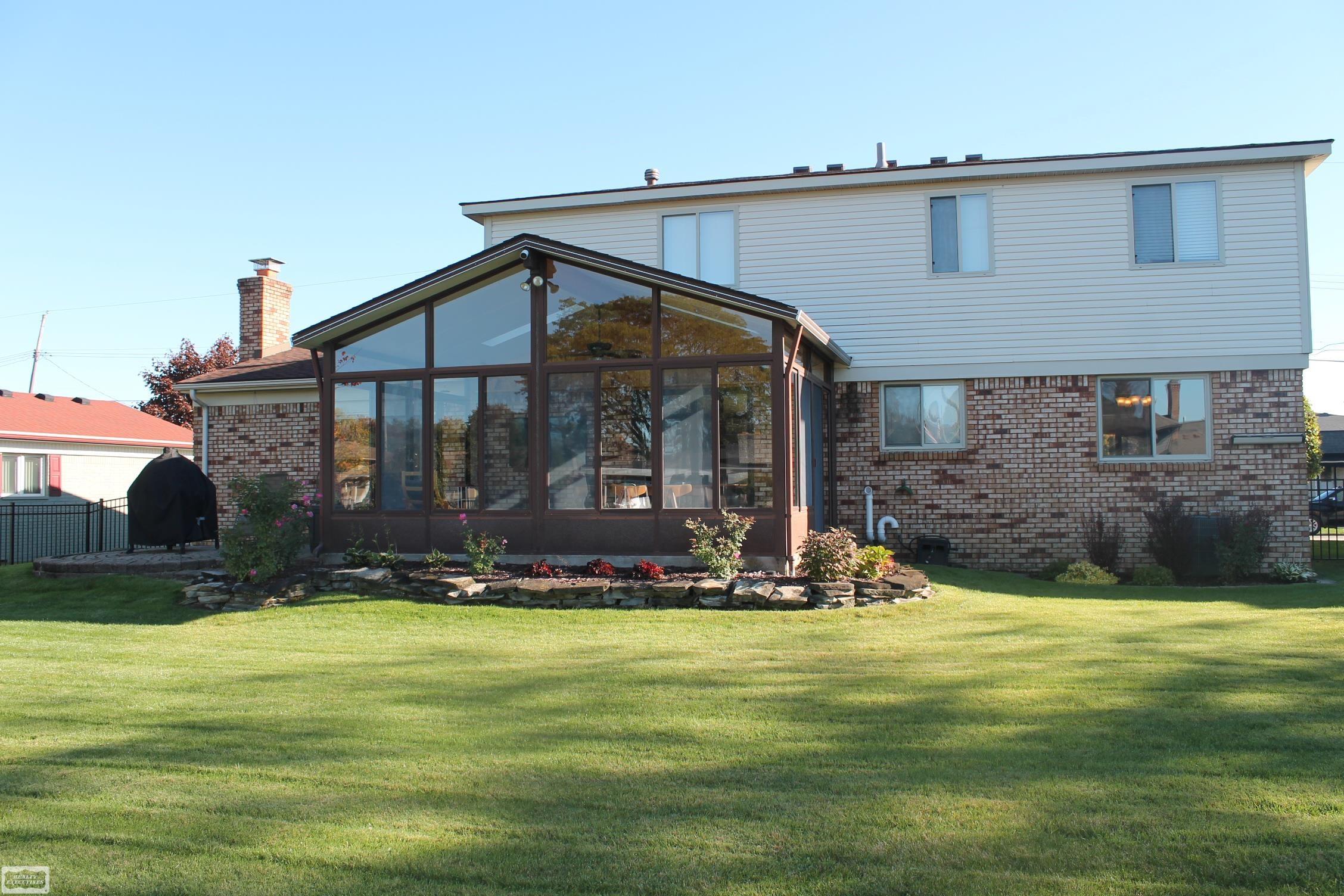 41303 Clairpointe Street